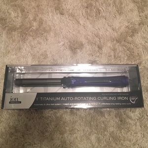 Auto-rotating curling iron NEW IN BOX