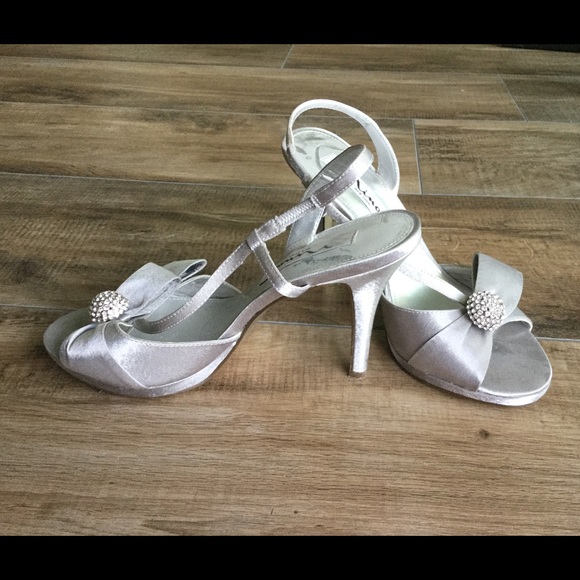 Nina Silver Special Occasion Heels - Size 6.5