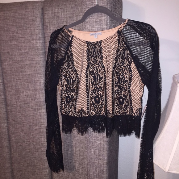Lace long sleeve crop top🎊😻😩🎉