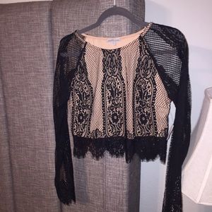 Lace long sleeve crop top🎊😻😩🎉