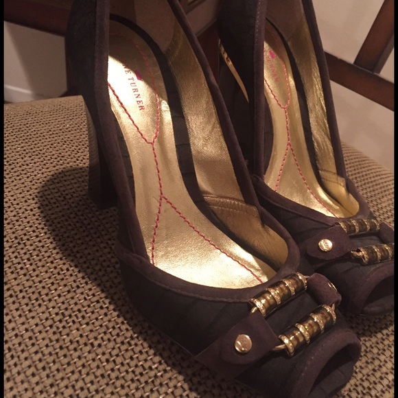 SALE‼️ ELAINE TURNER :: Peep Toe Pumps