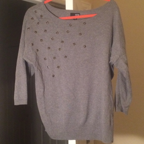 Cool casual grey sweater, 3/4 sleeve