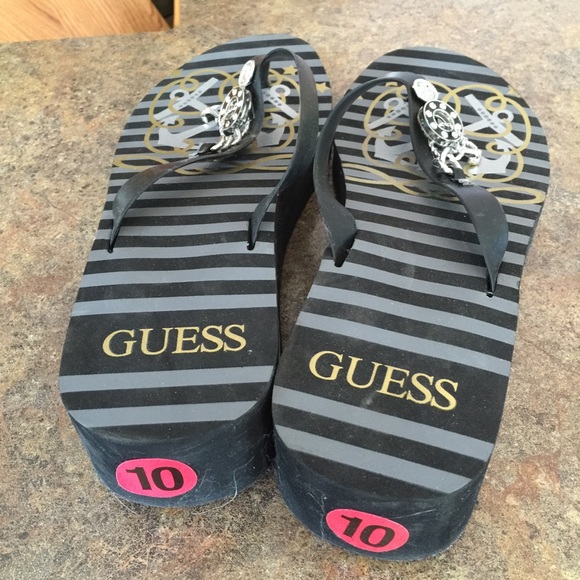 Guess charm sandals. Size 10 - Picture 4 of 4