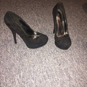 Black suede heel size 7