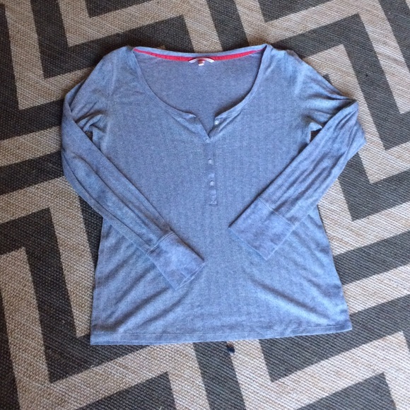 Sold! NWOT Victoria's Secret Dreamer Henley - Picture 2 of 4