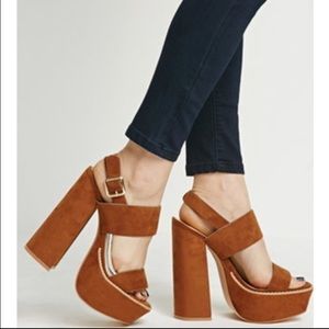 Chunky heel/sandals