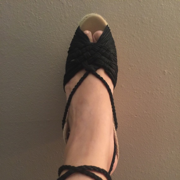 BCBG Max Azira     Beautiful Black Espadrilles
