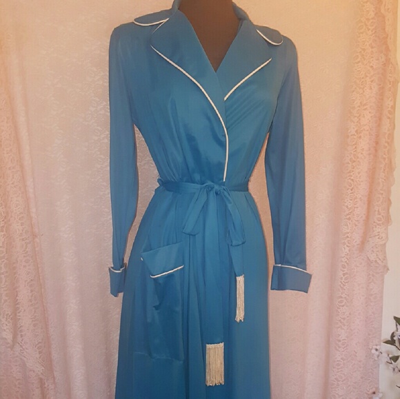 Vanity Fair vintage fringe wrap robe