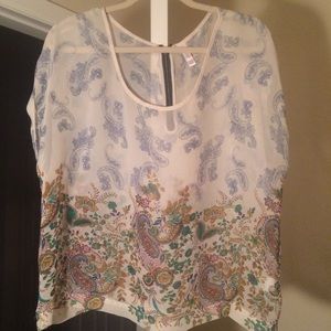 Flowy summer top with zipper back