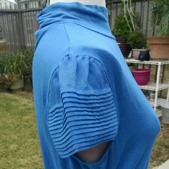 Blue top - Picture 2 of 4