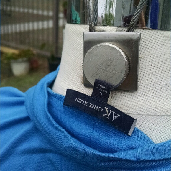 Blue top - Picture 3 of 4