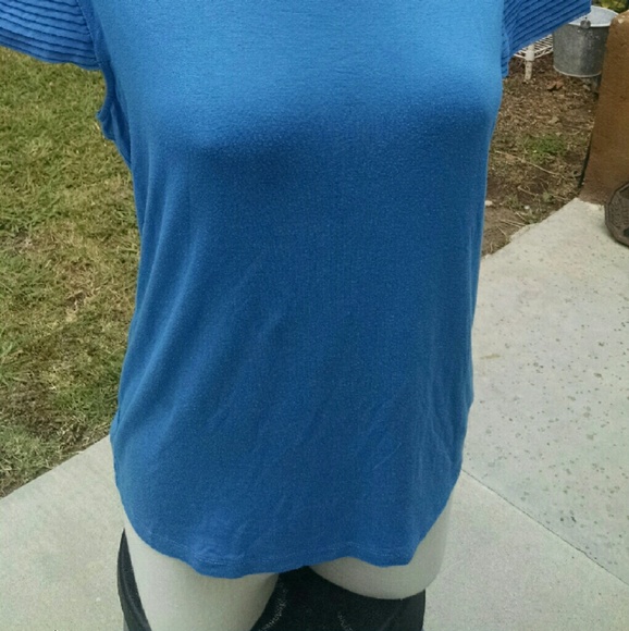 Blue top - Picture 4 of 4