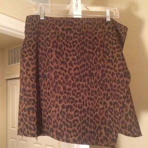 EUC barely worn 🐱Leopard print skirt