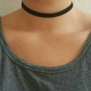 Black thin velvet choker