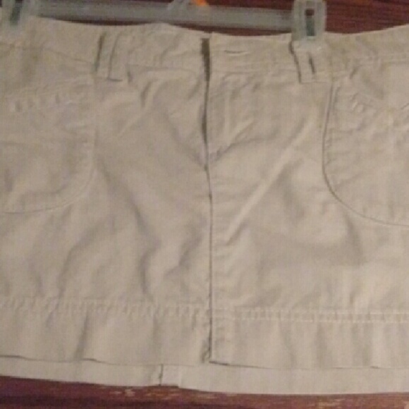 Beige short skirt