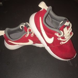 Nike Roshes (Kids)