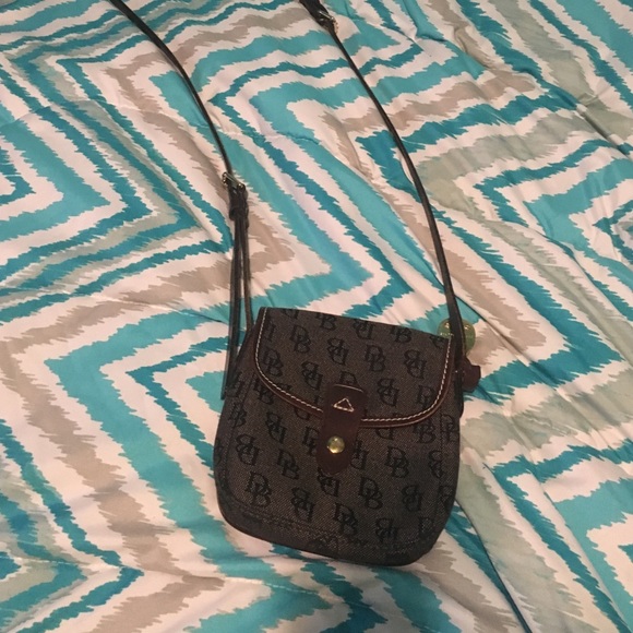 Dooney & Burke crossbody - Picture 1 of 3