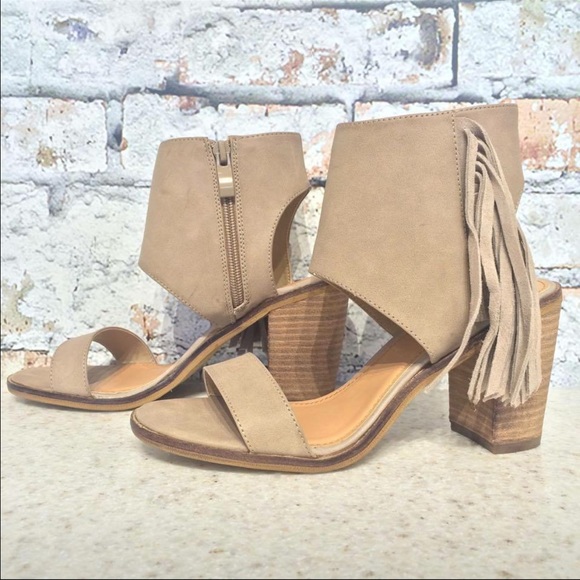 Fringe sandal