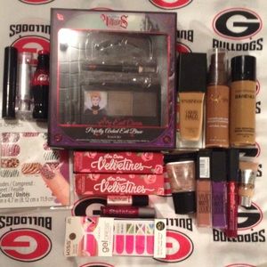 -❤️❤️HugE Make-Up Lot--❤️❤️