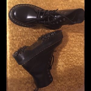 Dr.Martens (JADONS)
