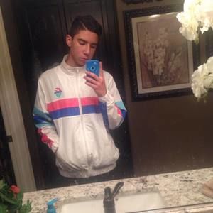 Meet your Posher, Luis