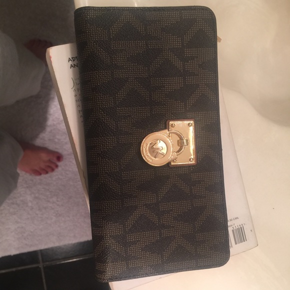 Authentic  Michael  Kors wallet