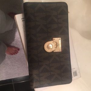 Authentic  Michael  Kors wallet