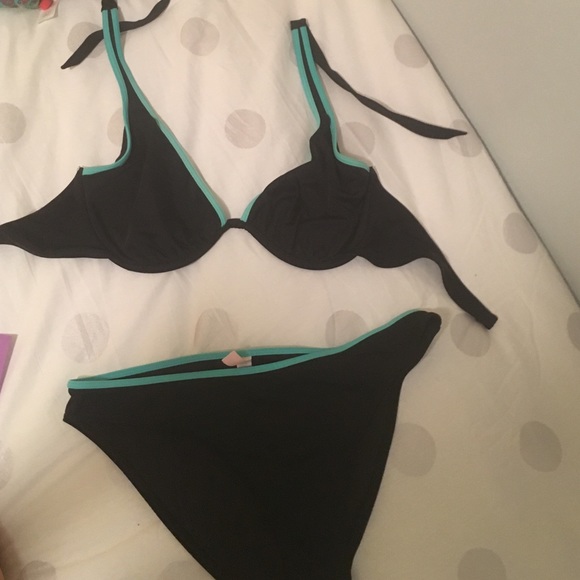 Black bikini
