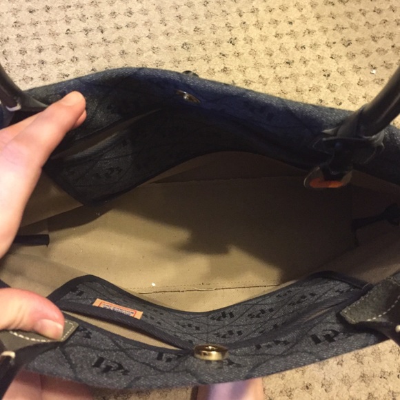 Authentic Dooney & bourke purse - Picture 2 of 3