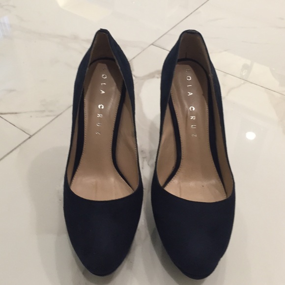 Beautiful Navy Suede platform pumps