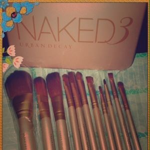 Urban Decay Naked 3 Brush Set!