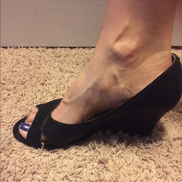Ann Taylor gorgeous black wedges