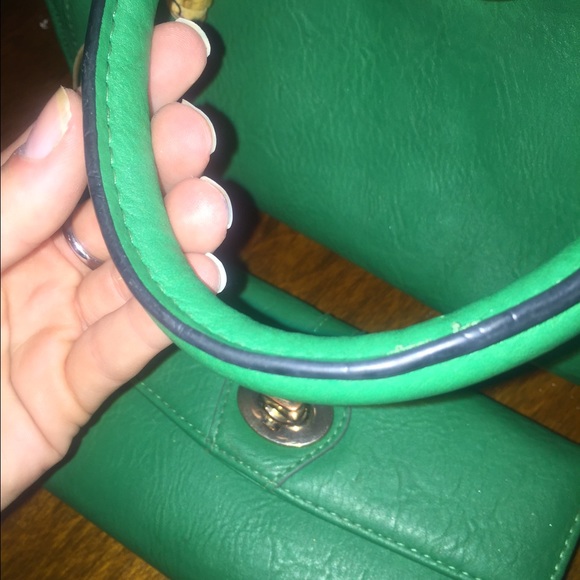 Georgous Green Purse with matching wallet - Picture 2 of 2