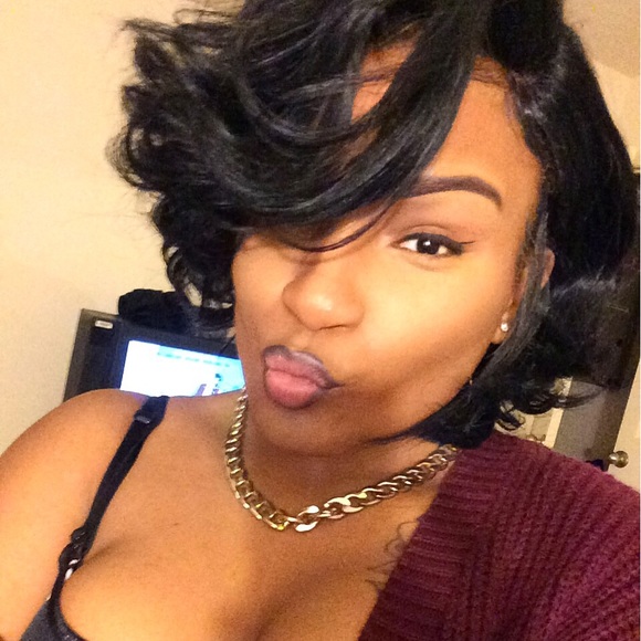 Meet your Posher, Latia