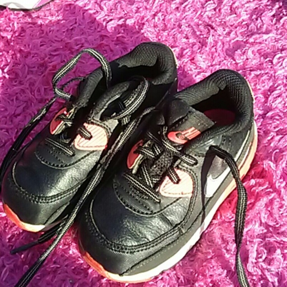 Nike gitl shoes