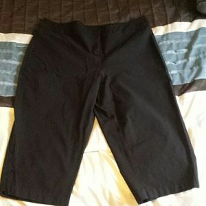 16W Black capris
