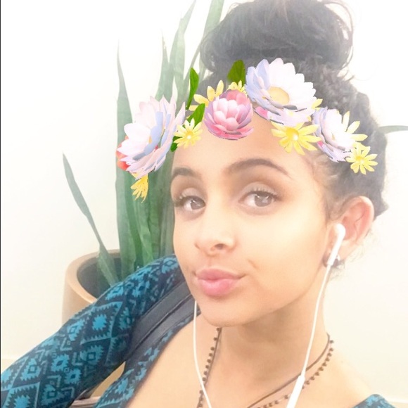 Meet your Posher, Emely - Picture 1 of 1