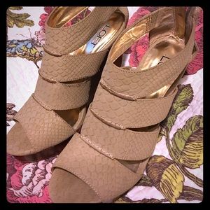 🦄FLASH SALE🦄 Ann Taylor Loft Nude Wedges 7.5