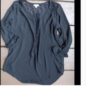 Black lace top (@alicesstuff)