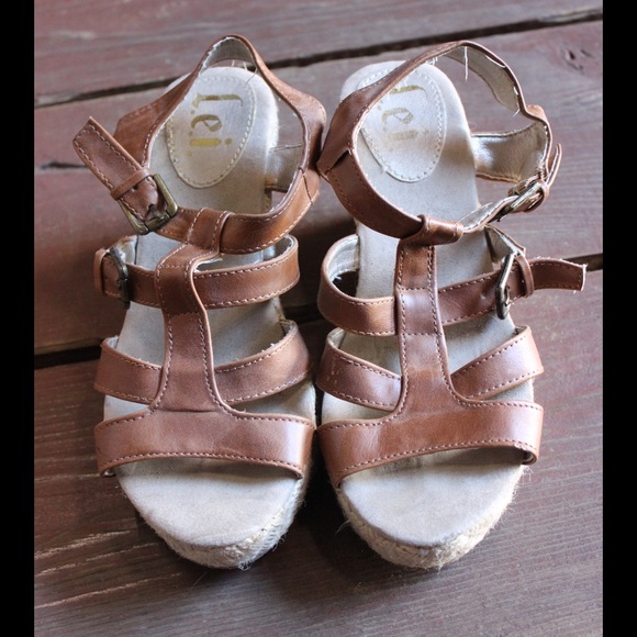 Brown wedges (@alicesstuff)