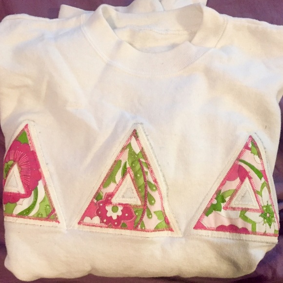 📍SOLD📍 Tri delta stitched floral crewneck