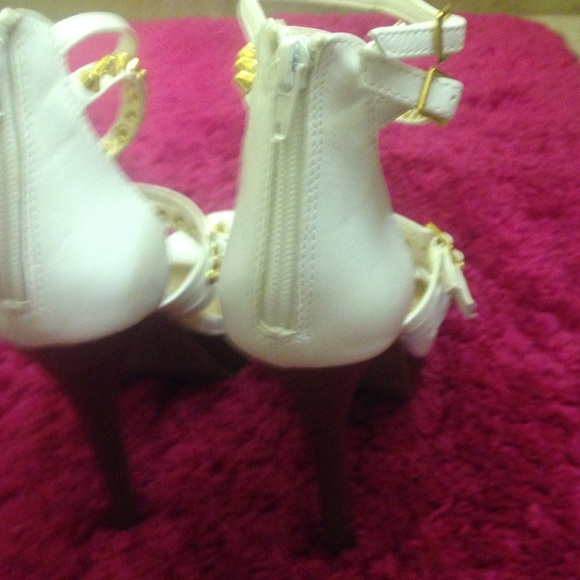 π Strappy & A Whole Lot of Sassy - Picture 3 of 4