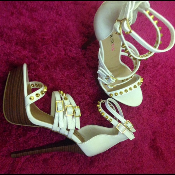 π Strappy & A Whole Lot of Sassy - Picture 4 of 4