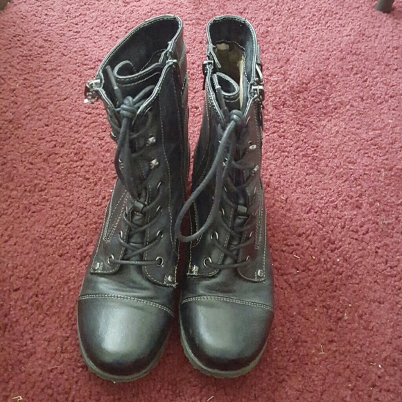 Guess boots.