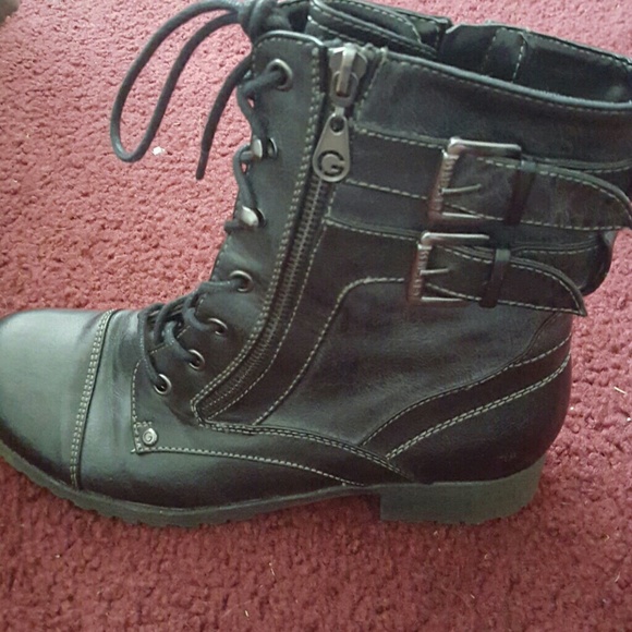 Guess boots. - Picture 3 of 4