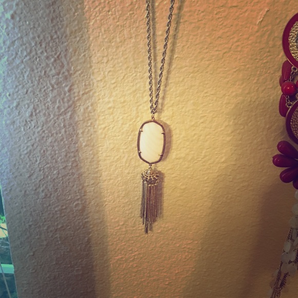 Kendra Scott necklace