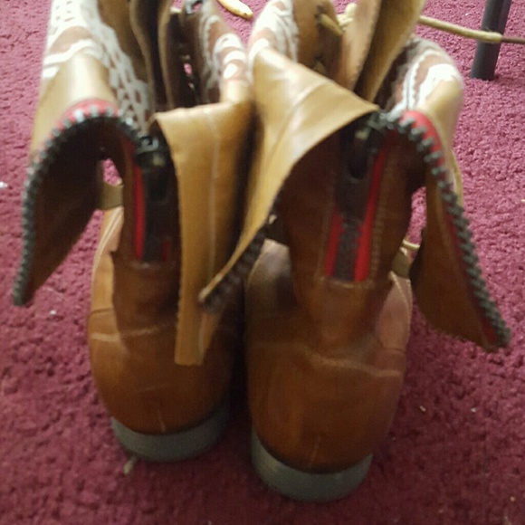 Boots - Picture 3 of 3