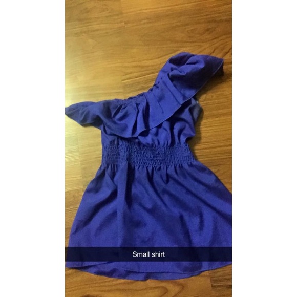 One shoulder shirt
