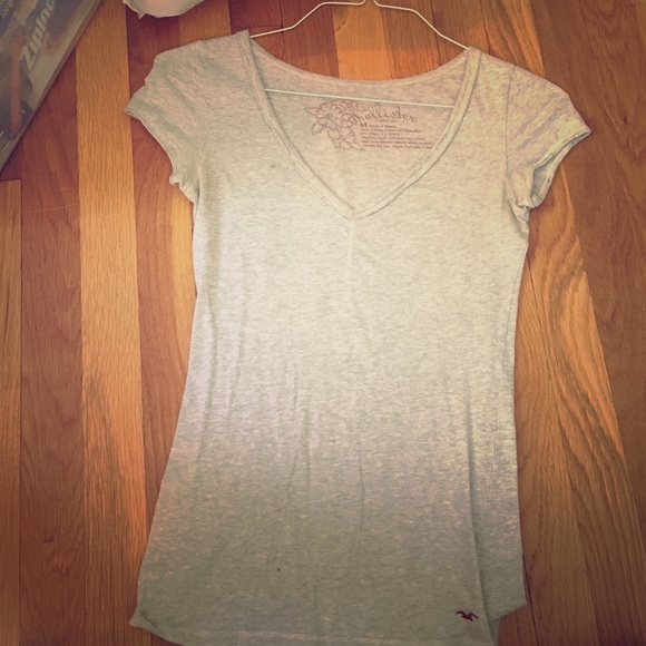 Hollister casual V-neck size M