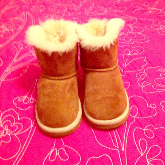 Toddler Girl Uggs size 9